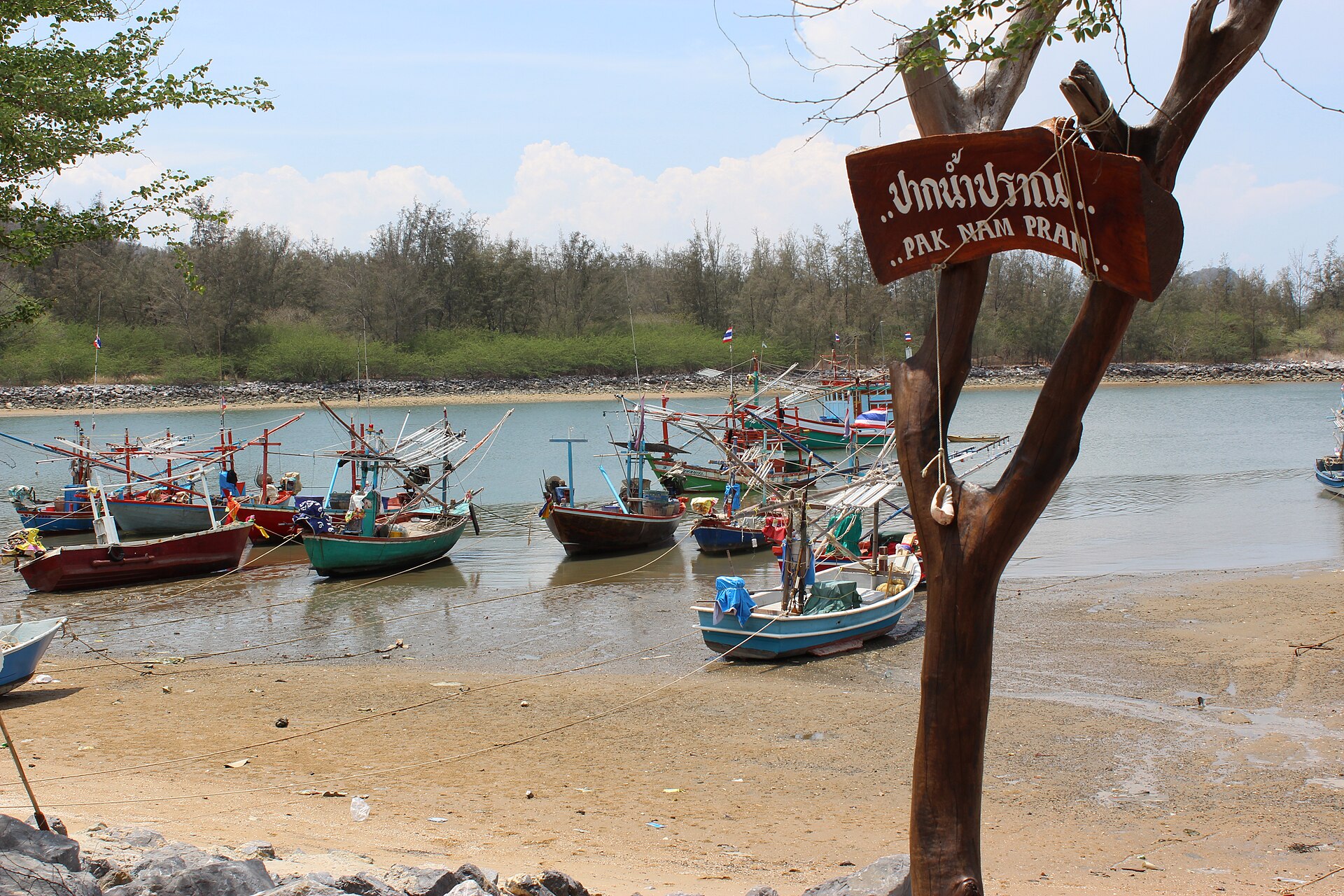 เรือประมงปากน้ำปราณ หาดปราณบุรี