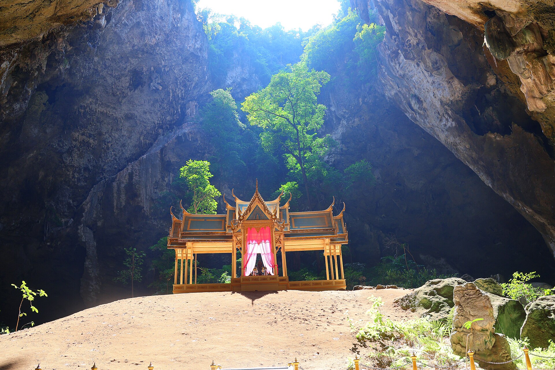 ศาลาถ้ำพระยานคร อุทยานแห่งชาติเขาสามร้อยยอด