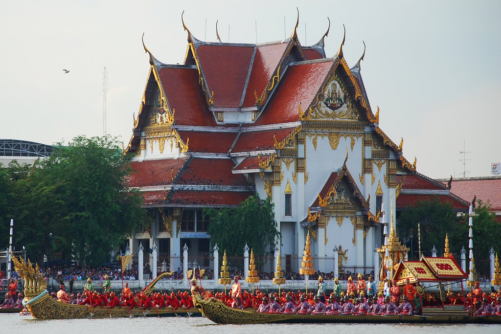 ขบวนพยุหยาตราทางชลมารค บนแม่น้ำเจ้าพระยา