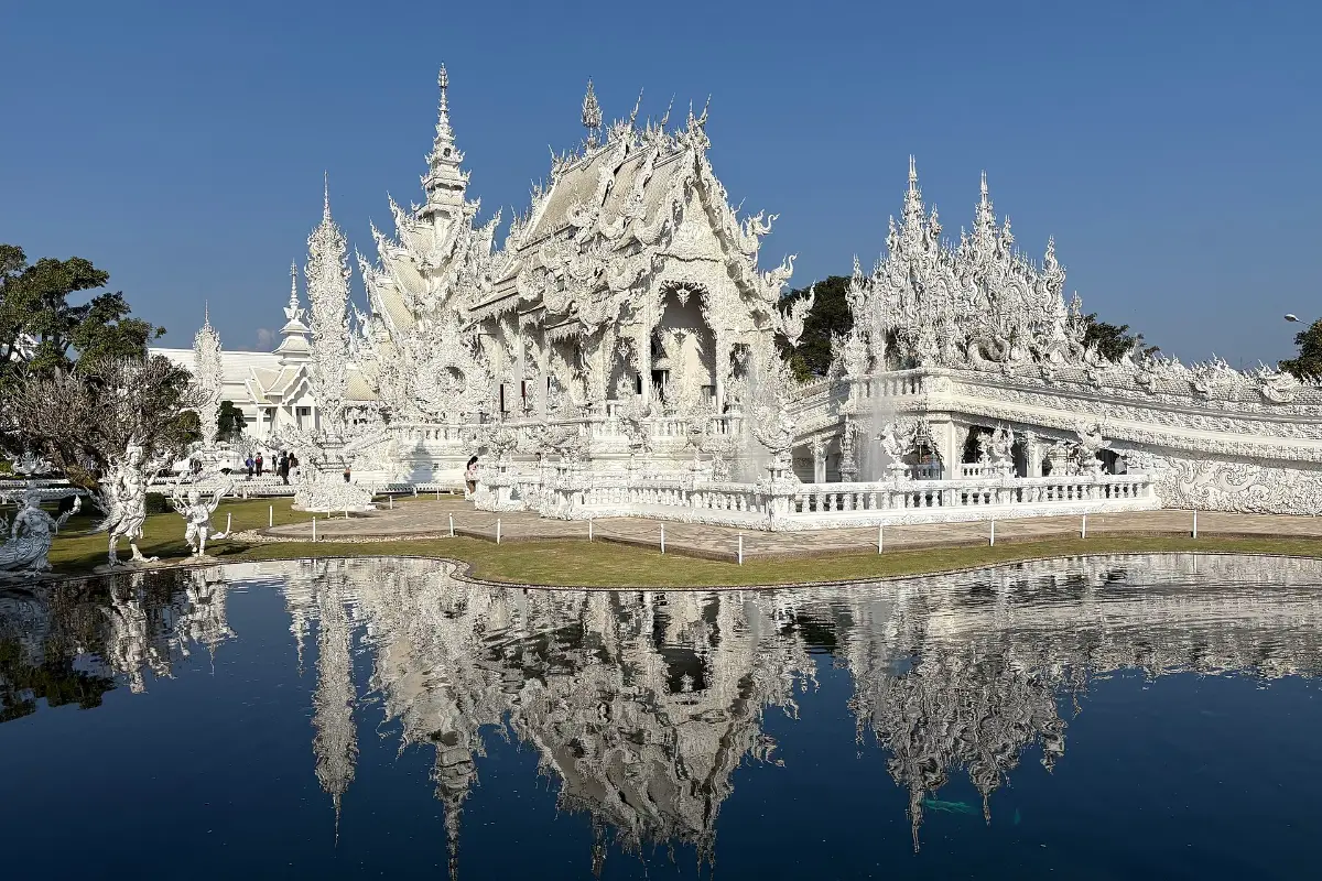 วัดร่องขุ่น เชียงราย แลนด์มาร์กใกล้ที่พักพูลวิลล่าเชียงราย