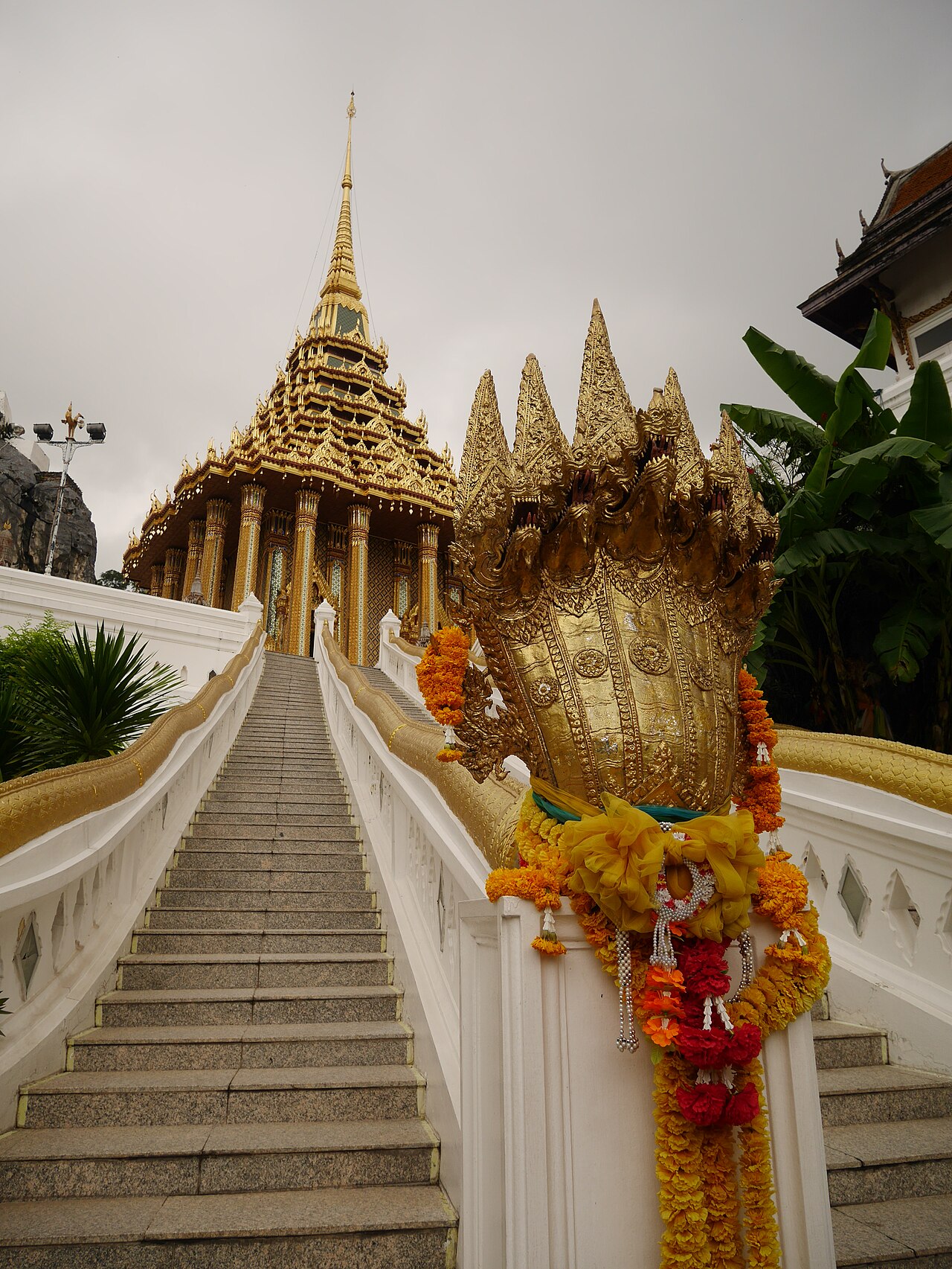 วัดพระพุทธบาทราชวรมหาวิหาร สระบุรี