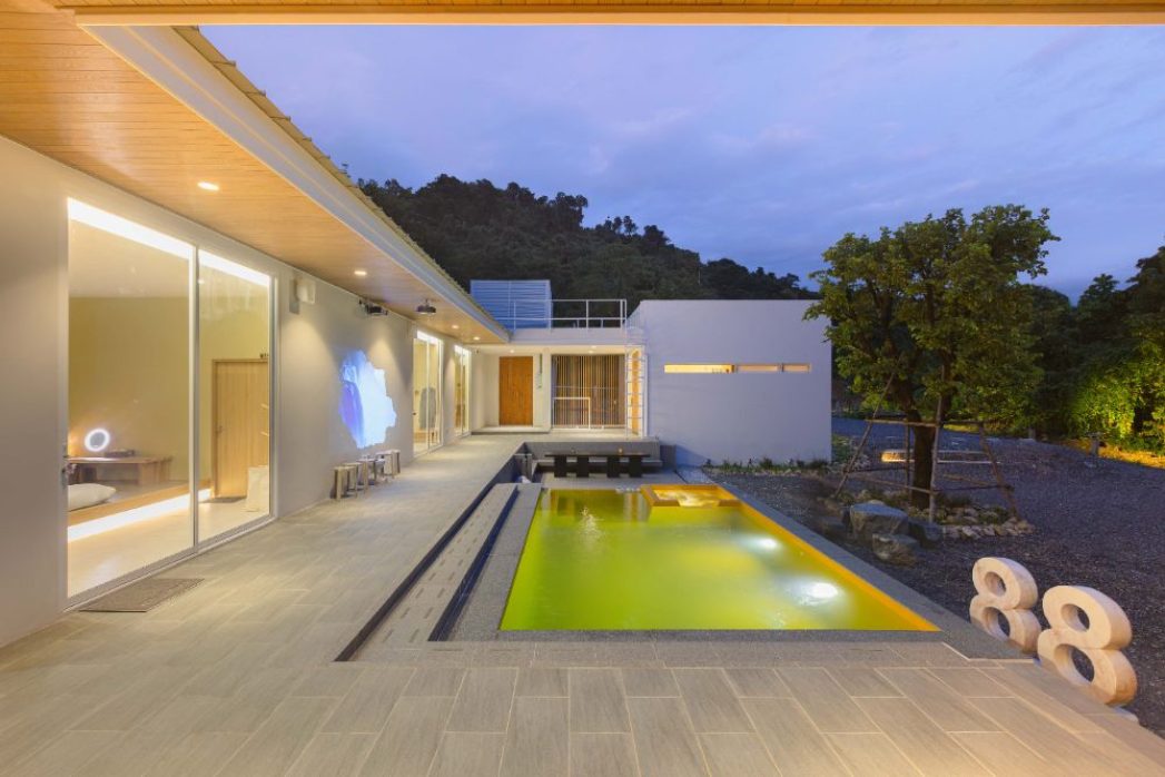 gallery-outside-1025-11